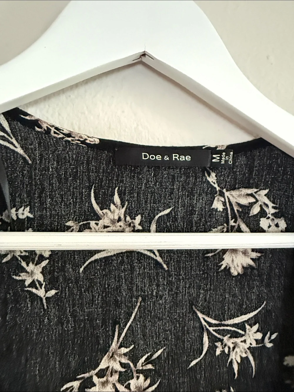 Doe & Rae Black Floral Layering Cardigan - Medium [PH0897]